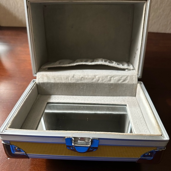 Locking Hard Shell Storage Case - Picture 12 of 12